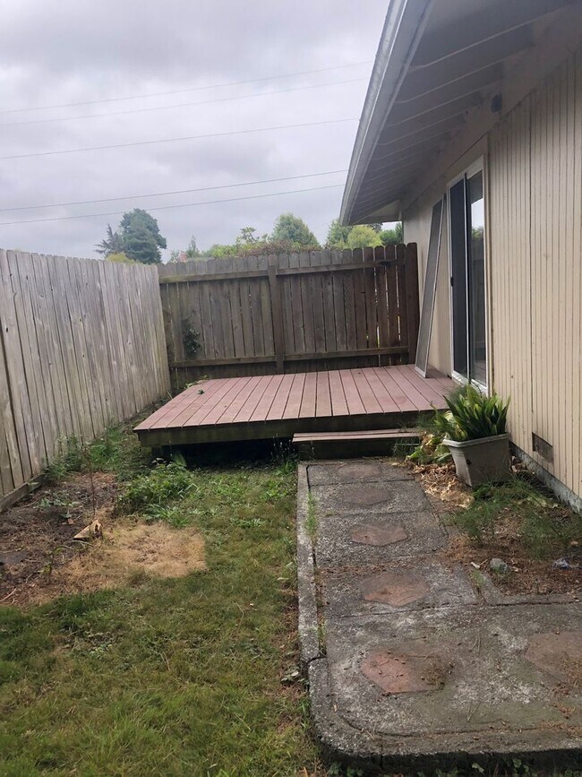 Building Photo - Arcata 3 Bedroom 1 Bath House
