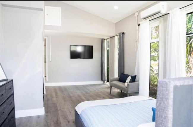 Building Photo - 1128 N 16th Ave