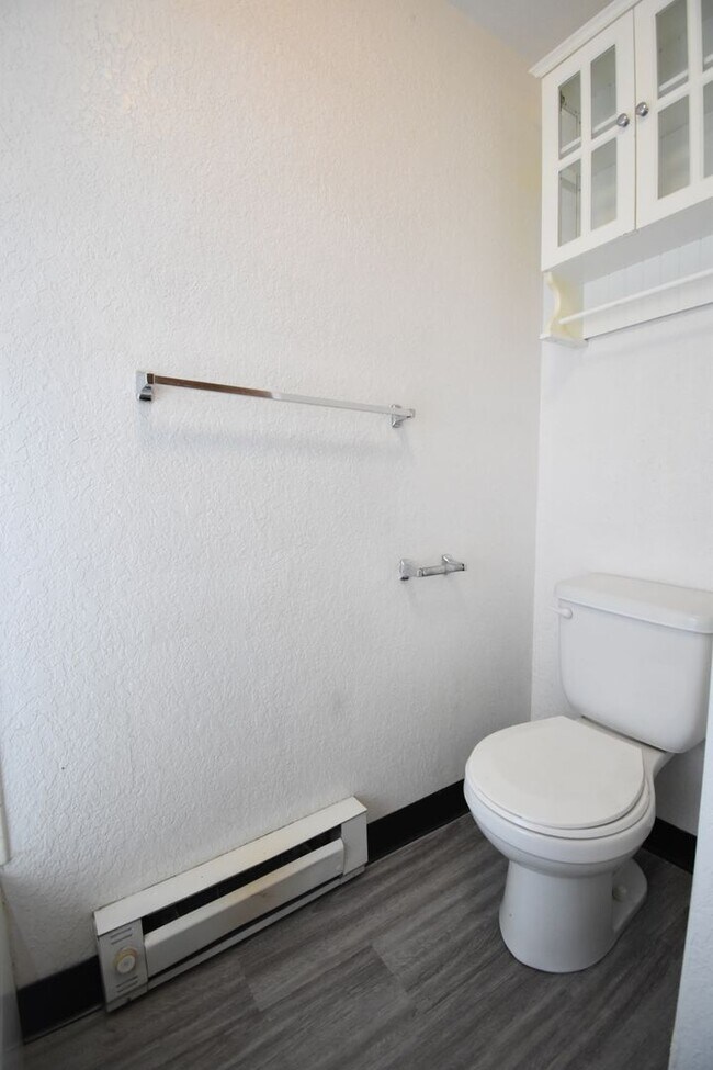 Building Photo - Ground Level 2 Bed Apartment in Great Loca...