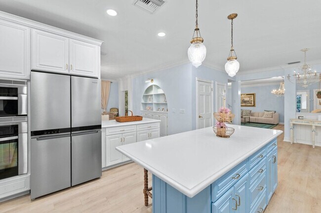 Building Photo - 15100 Sweetwater Ct