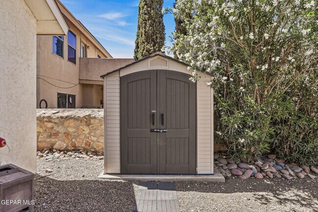 Building Photo - 1445 Paseo De Flor St