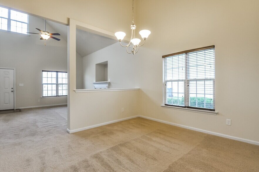 Building Photo - 1056 S Philwood Ct