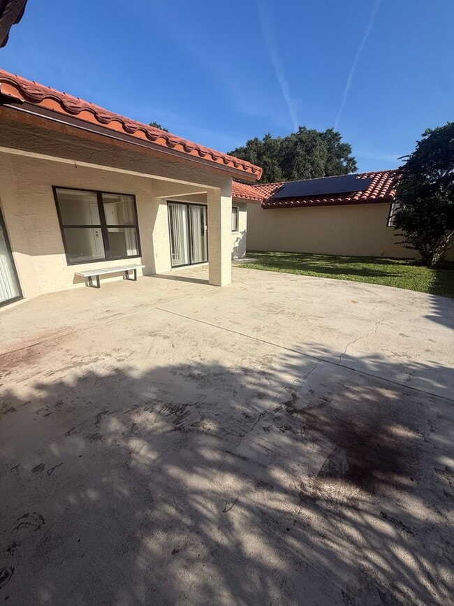 Building Photo - 8102 Ibiza Ct S