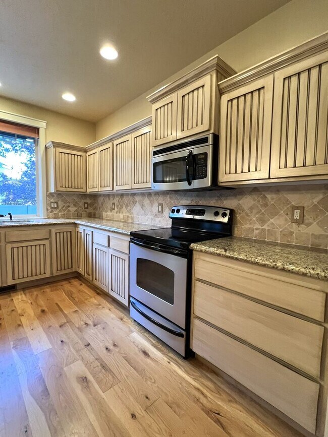 Building Photo - Beautiful 3 bed 2 bath home in The Preserv...