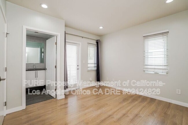 Building Photo - 10706 Camarillo St