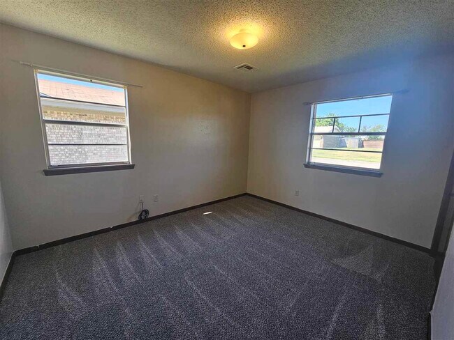 Building Photo - 1611 NW Black Mesa Dr