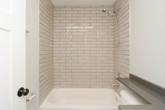 Building Photo - 701 Elm Pl