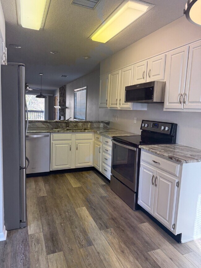 Building Photo - 2-Bed, 2-Bath Condo Golf course Views,  Modern Amenities in Waynesville, NC