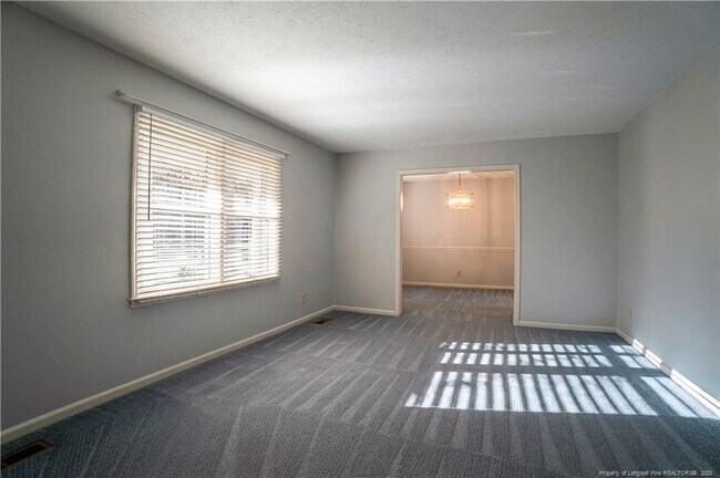 Building Photo - 1733 Daisy Ln