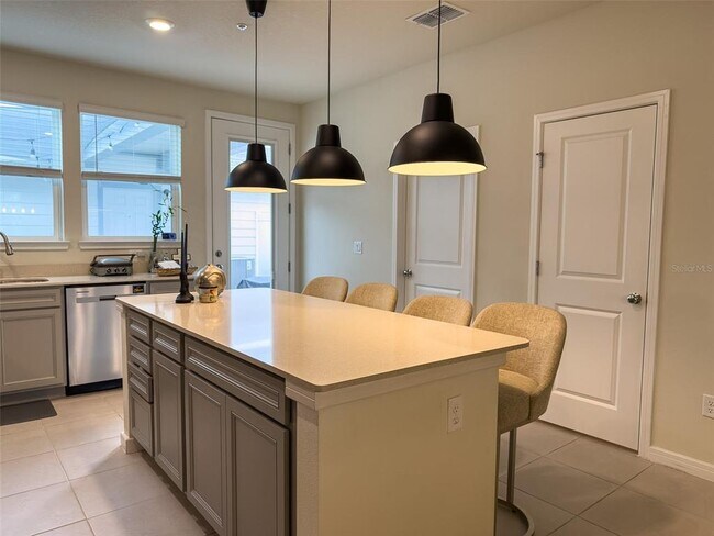 Building Photo - 5640 Pineland Run