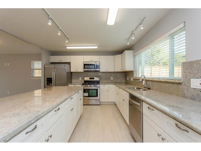 Building Photo - 7413 Albacore Dr