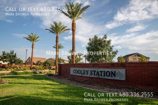 Building Photo - 2268 S Henry Ln