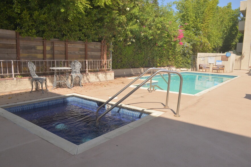Common area Spa - 4705 Kester Ave