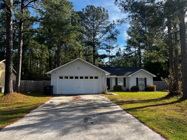 Building Photo - 3/2 with a fenced in yard !!