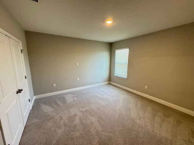 Building Photo - Available NOW!  Incredible, SPACIOUS 5 Bed...