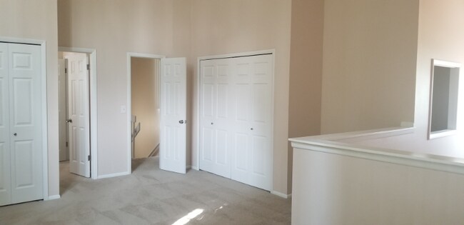 Building Photo - 866 Pebblewood Dr