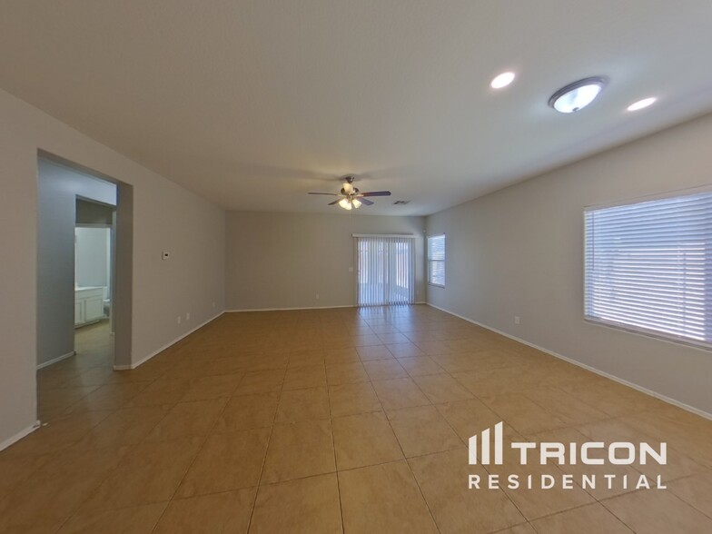 Building Photo - 5024 S 99th Dr