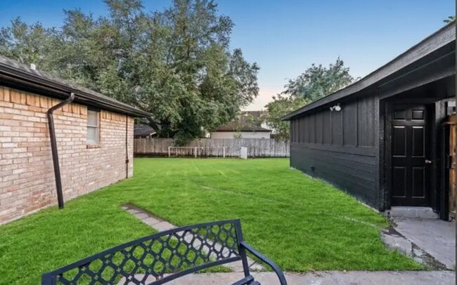Building Photo - 11630 Sagemeadow Ln