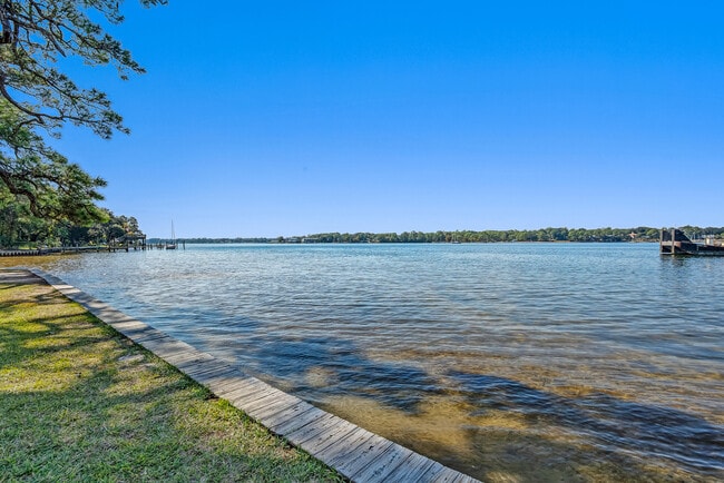 Building Photo - 114 Dana Pointe