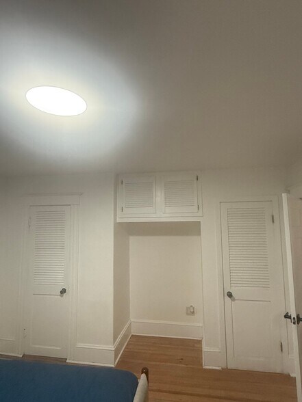 Building Photo - 423 Stanley St