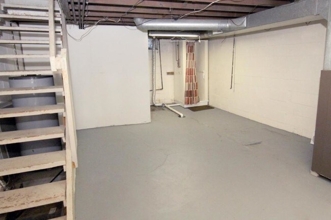 Building Photo - 228 West 16th Street