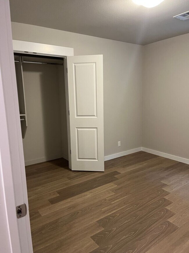 Building Photo - Brand New Duplex!