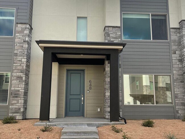Building Photo - 648 W Vermillion Wind Ln