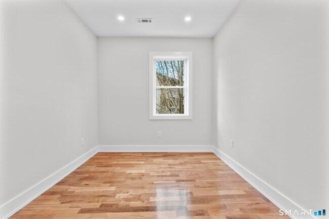 Building Photo - 54 Plaza Ave