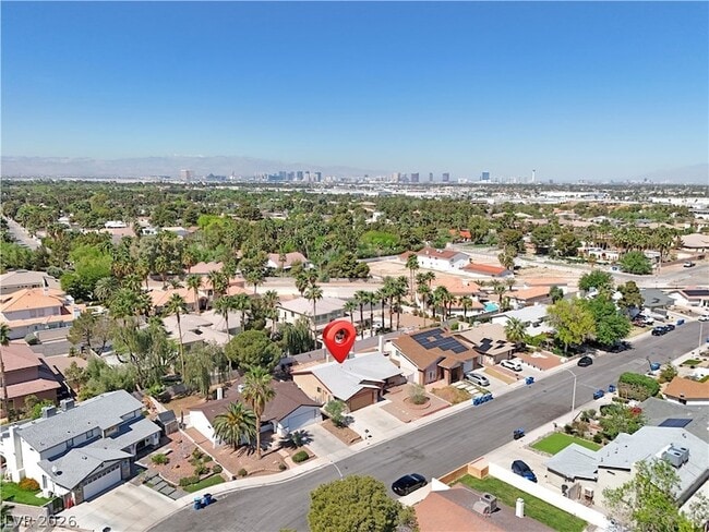 Building Photo - 2414 La Casa Dr