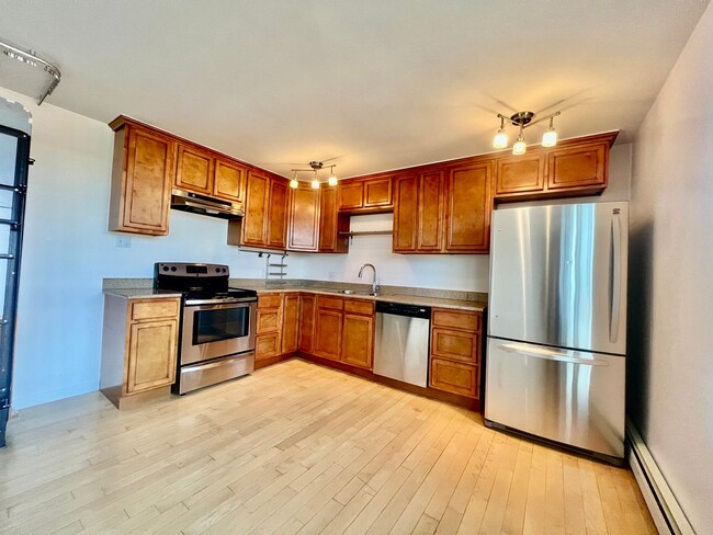 Building Photo - Charming Studio Condo in Capitol Hill