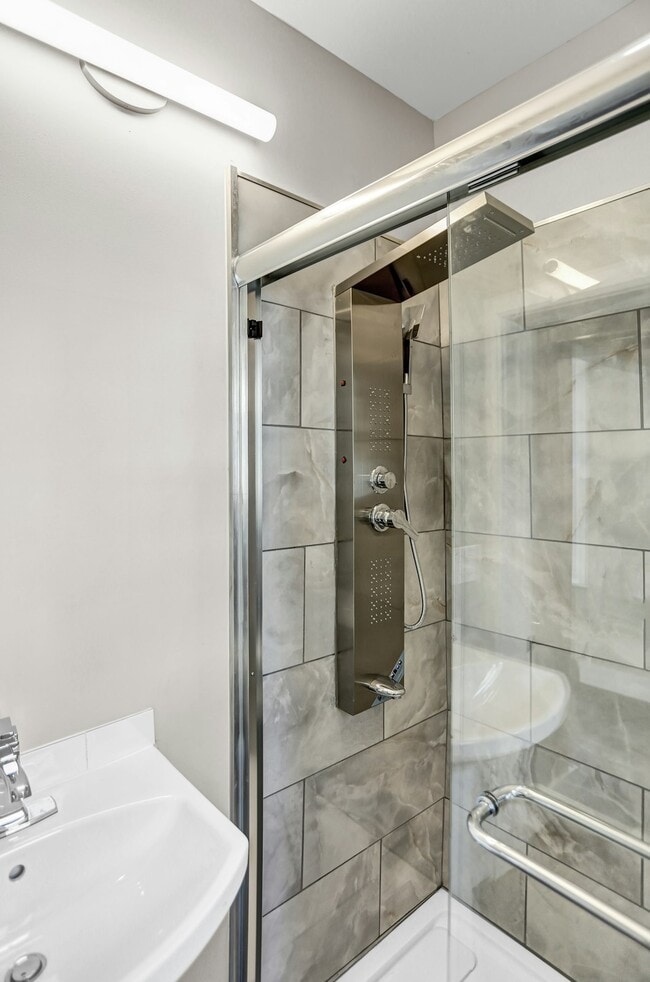 Building Photo - 17 N Church St