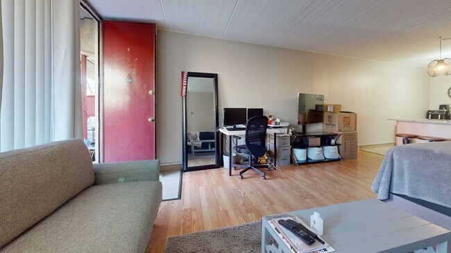 Building Photo - 200 Swanton St