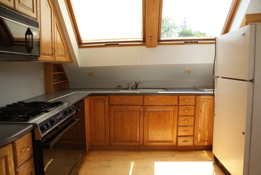 Kitchen - 264 N Pleasant St