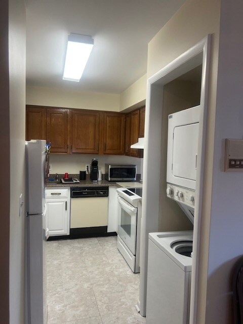 Kitchen - 176 Chestnut St