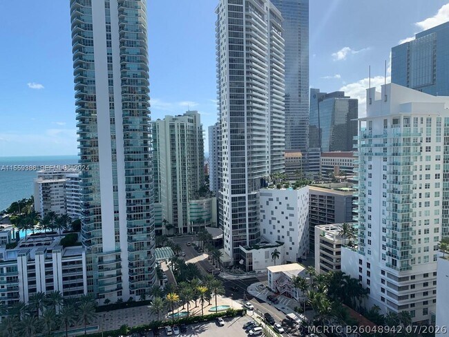Building Photo - 1155 Brickell Bay Dr