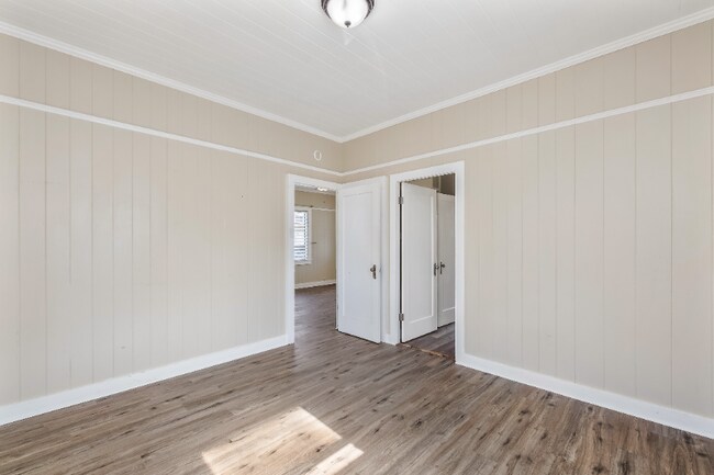 Building Photo - 3159 Lincoln Ave