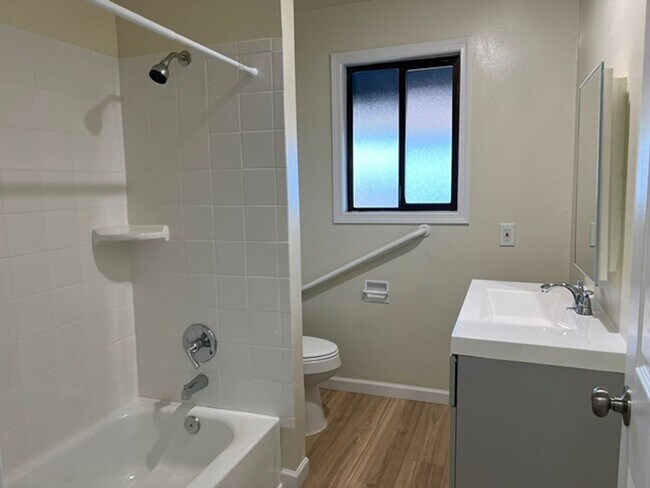 Building Photo - 2Bd/1Ba Single Story Apartment Unit - Move...