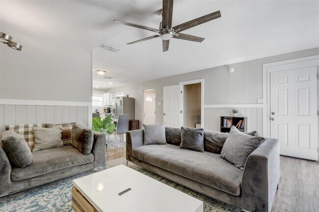 Building Photo - 6301 Arnold Dr