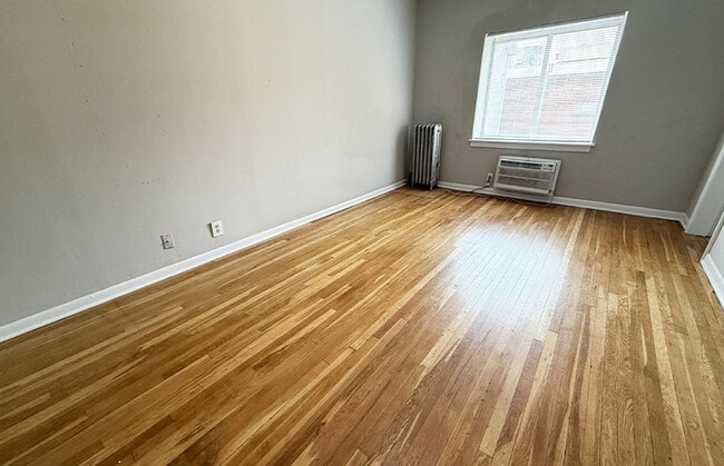 Interior Photo - Telford 3405