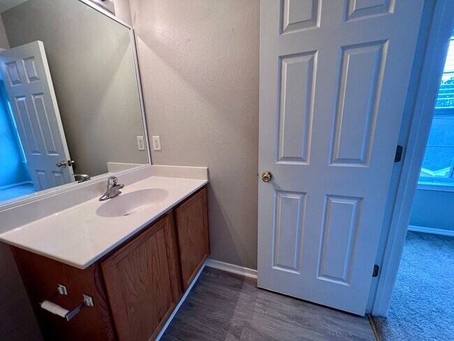 Building Photo - 2 bedroom 2.5 bath Townhome in Godley Park