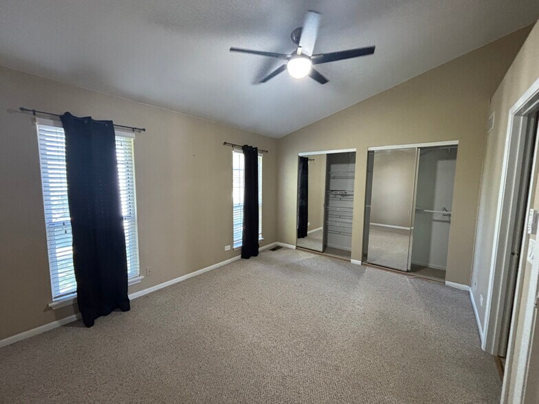Building Photo - 517 Woodcrest Dr