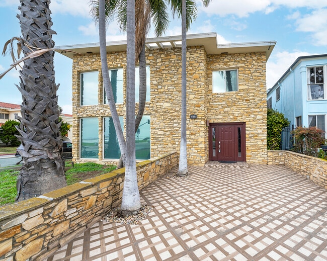 Building Photo - 3401 E Ocean Blvd