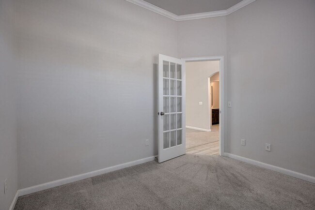 Building Photo - 2321 Norwood Dr