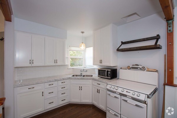 Kitchen facing front yard and garden/-carrera marble counters, - 826 21st St