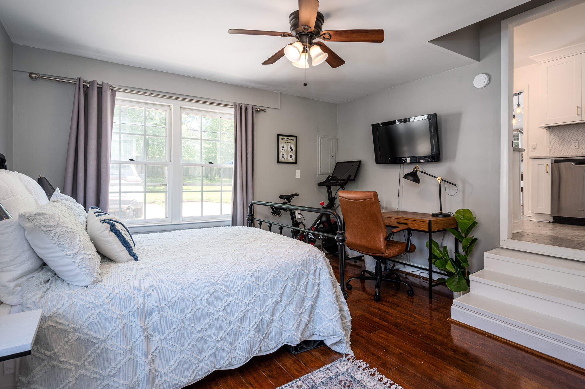 Building Photo - 582 Whispering Hills Dr