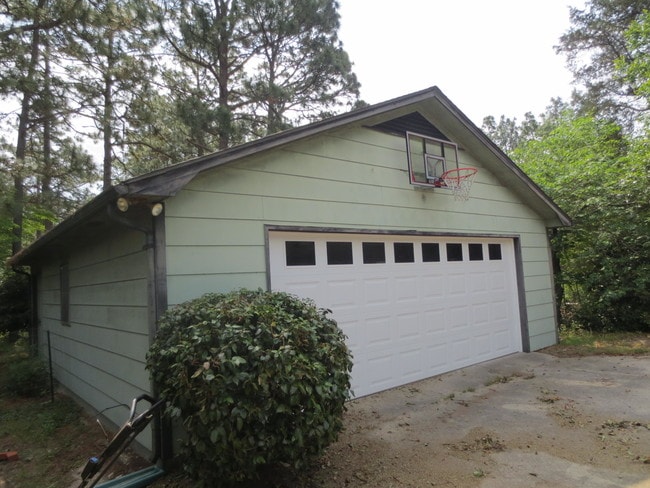 Building Photo - 1285 Central Dr