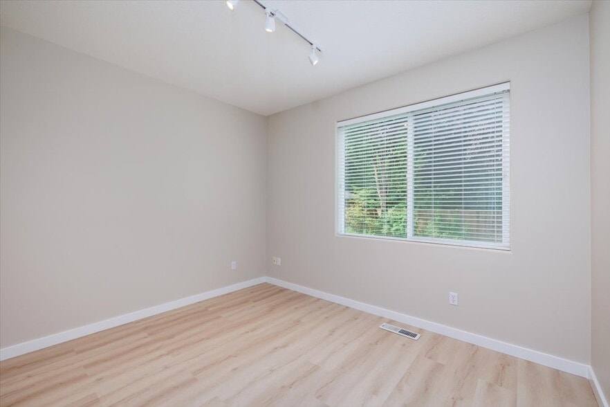 Office/Den - 281 N Royal Oak St