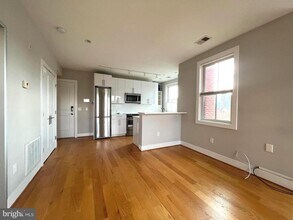 Building Photo - 1209 G St SE