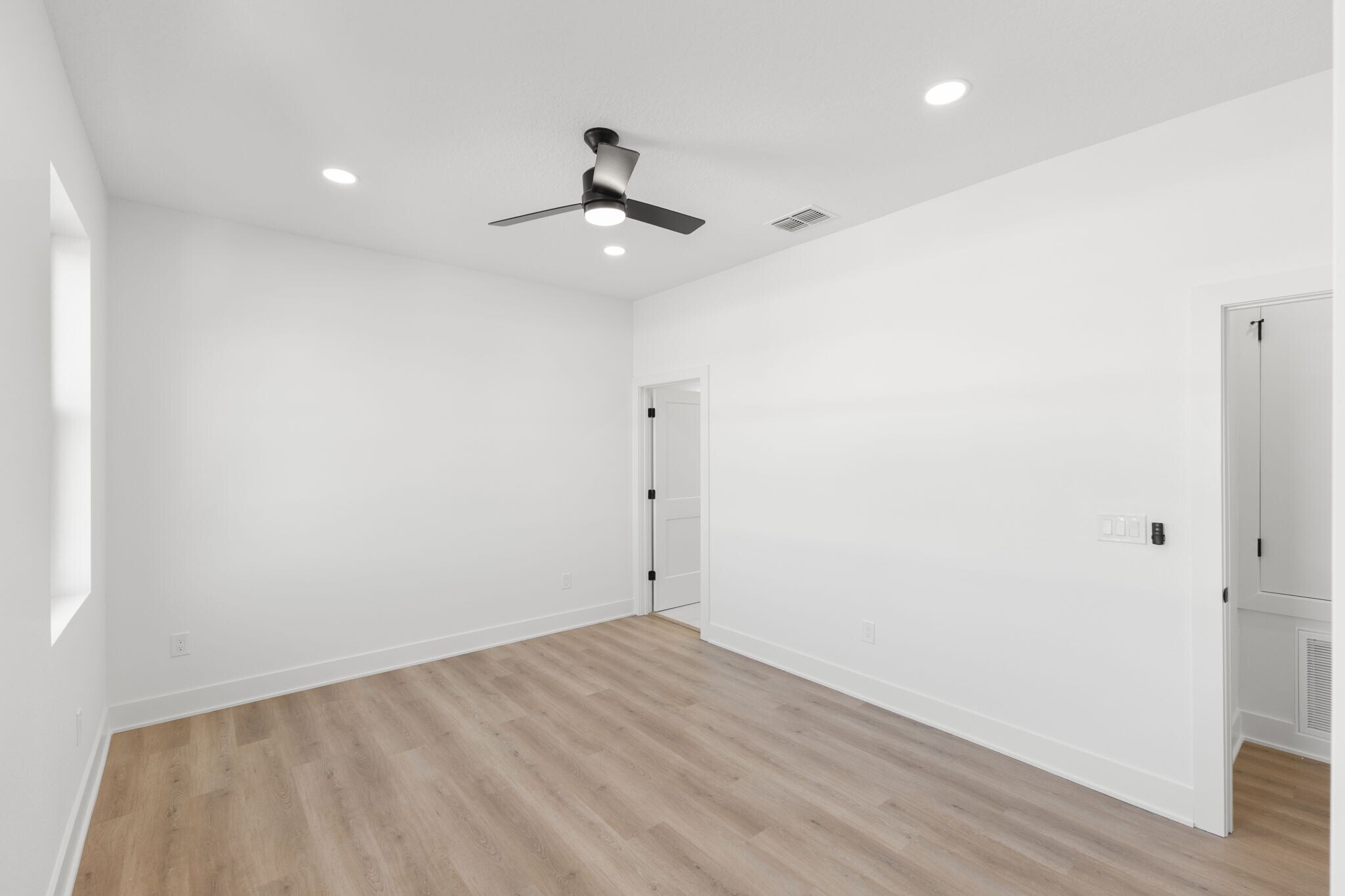 Building Photo - 2525 13th Ave N