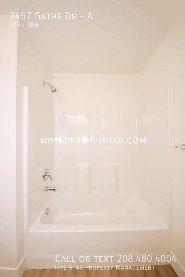 Building Photo - 2457 Gathe Dr